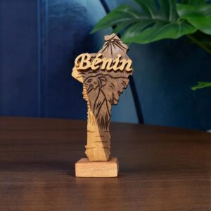 Carte du Bénin en Bois Sculpté Éléphant